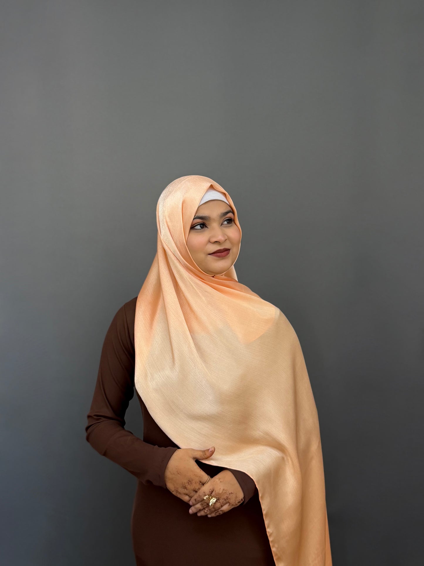 MUNA SATIN HIJAB- PEACH GLOW