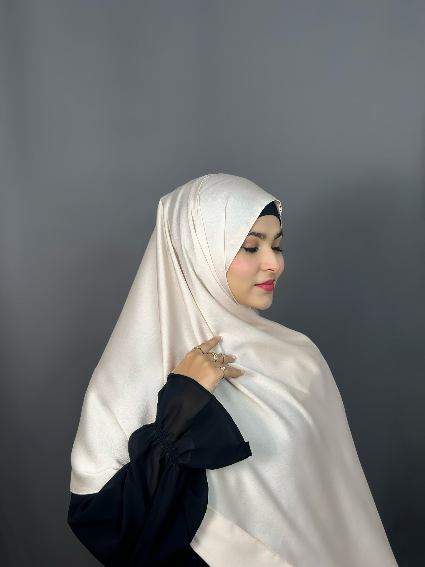 BUBBLE SATIN HIJAB- LIGHT BEIGE