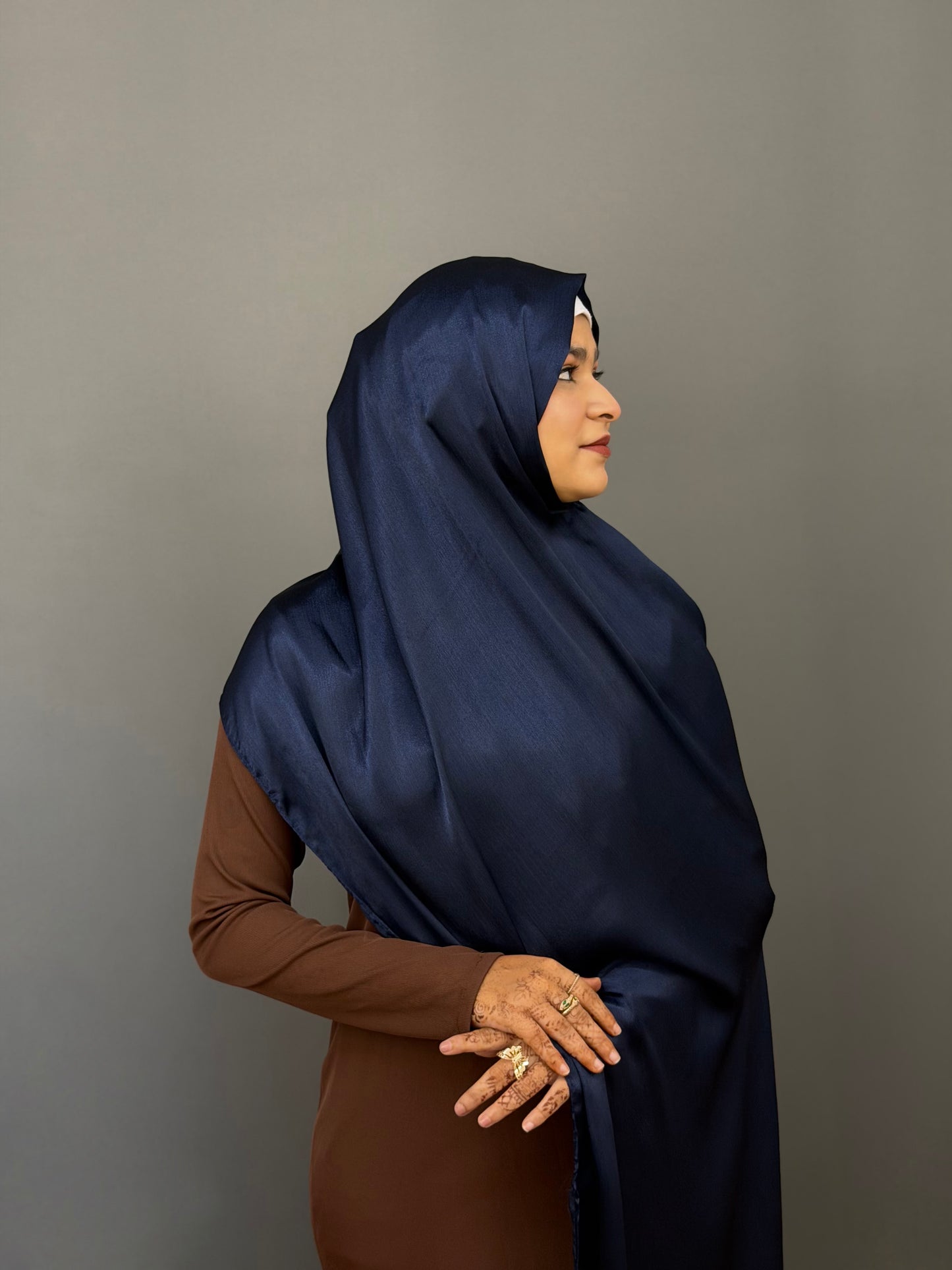 MUNA SATIN HIJAB- NAVY BLUE