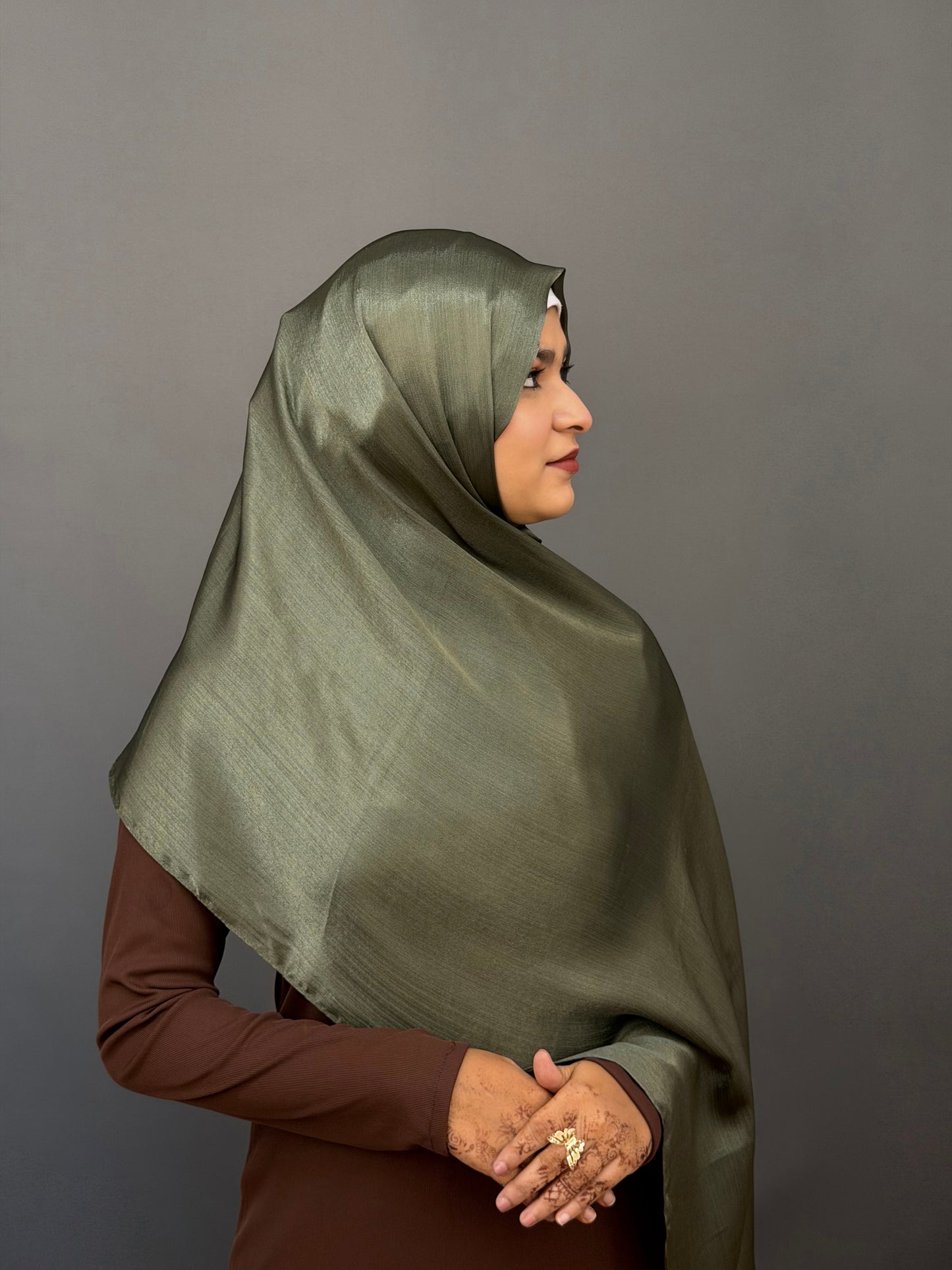 MUNA SATIN HIJAB- OLIVE