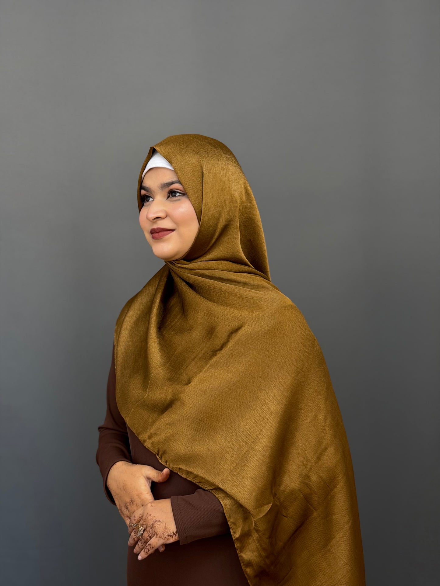 MUNA SATIN HIJAB- HONEY BRONZE