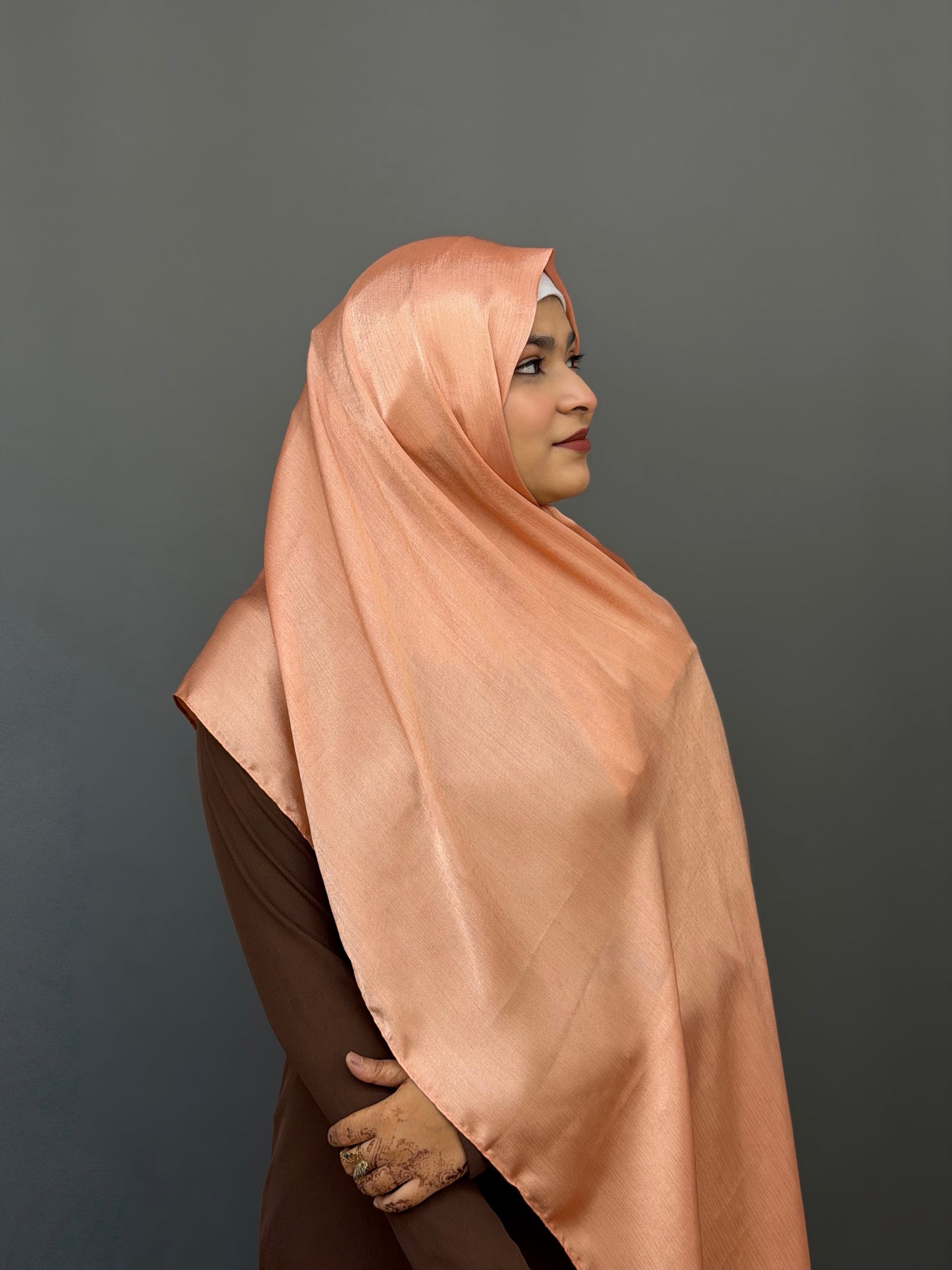 MUNA SATIN HIJAB- DARK PEACH