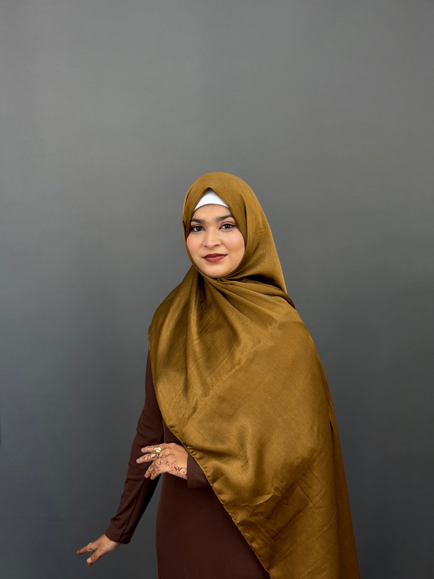 MUNA SATIN HIJAB- HONEY BRONZE