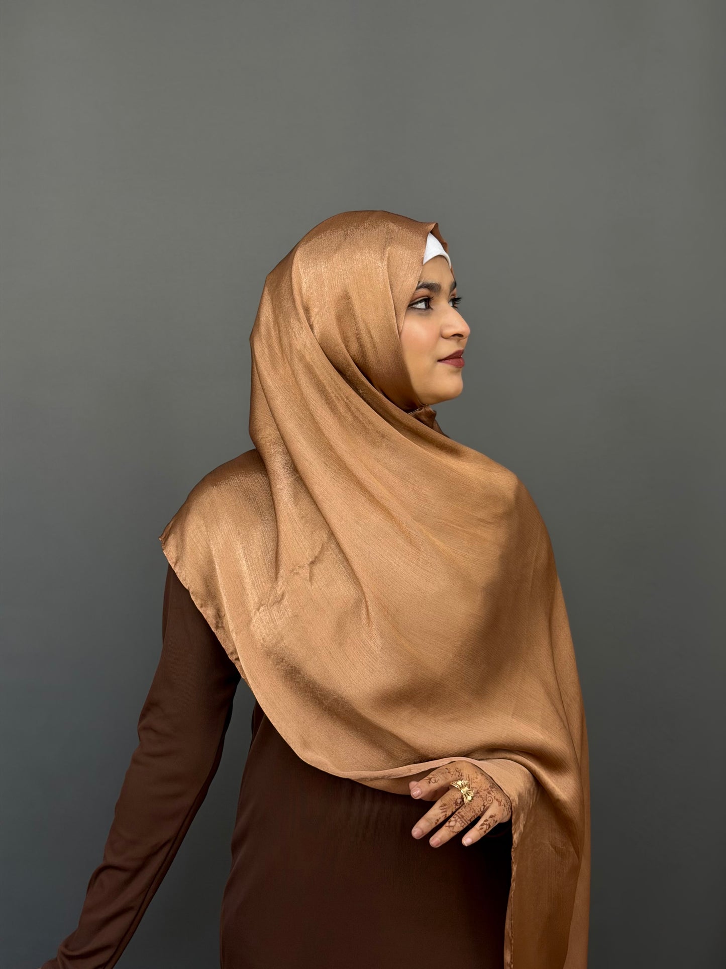 MUNA SATIN HIJAB- CARAMEL