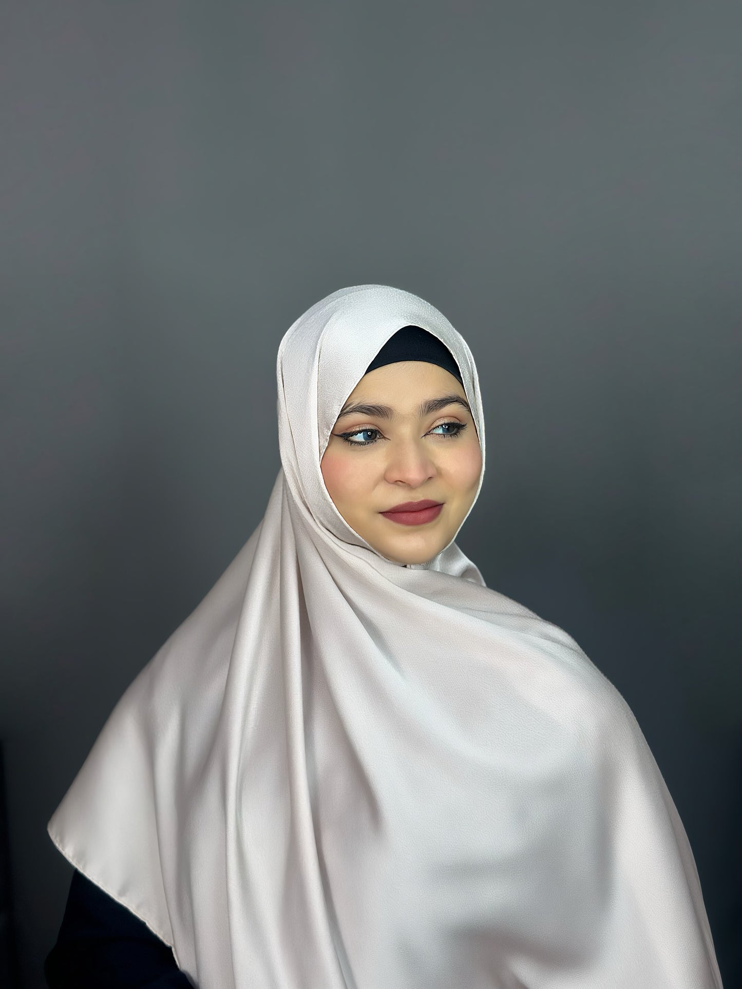 BUBBLE SATIN HIJAB- NUDE